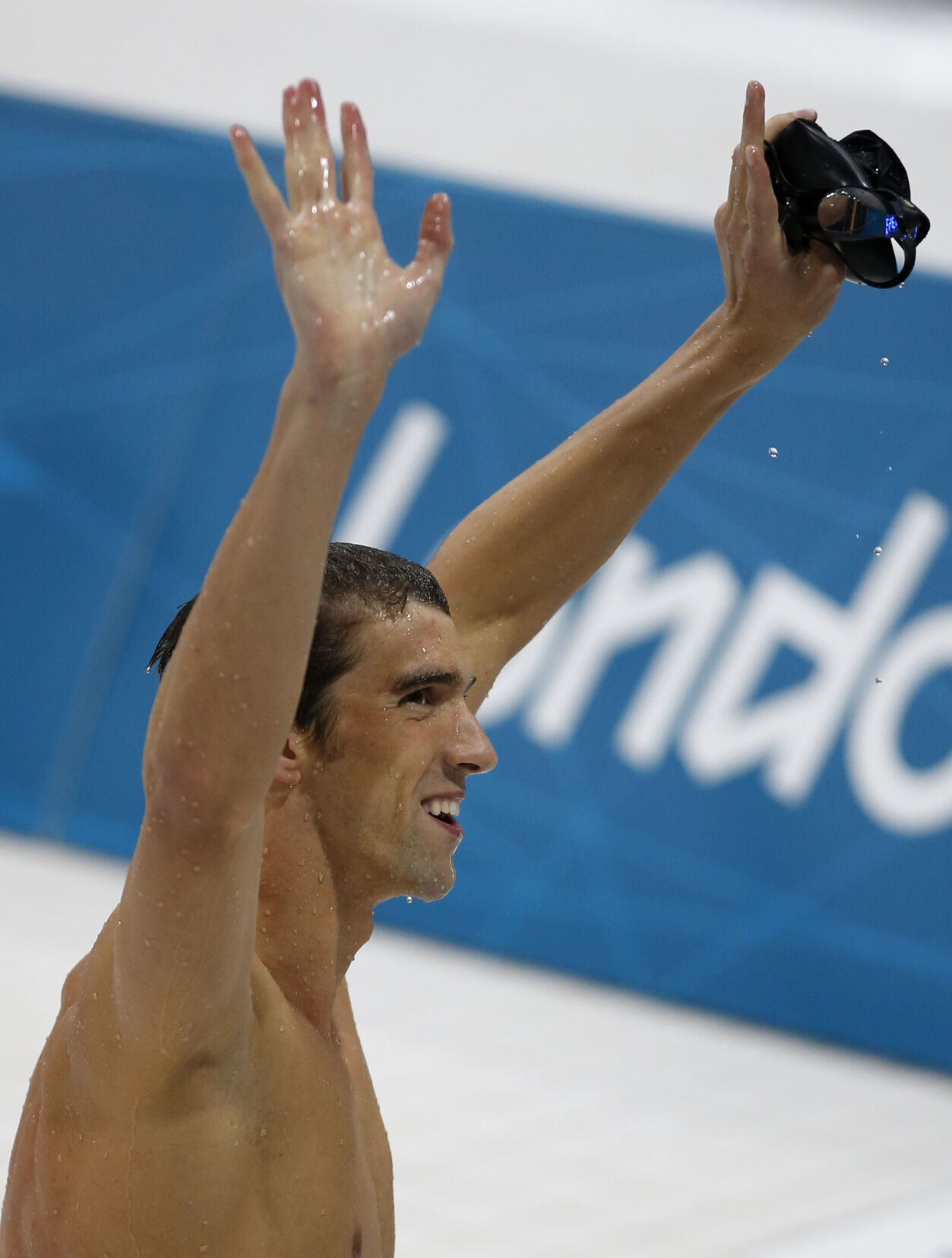 2012: Michael Phelps rallies to win 100-meter butterfly at London Games
